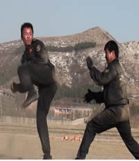 2011年3月16日王广伟为黑贝雷特训营学院授衔