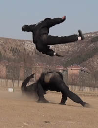 2011年3月16日王广伟为黑贝雷特训营学院授衔