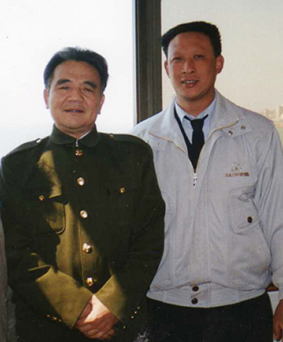 陈奇与师父合影1