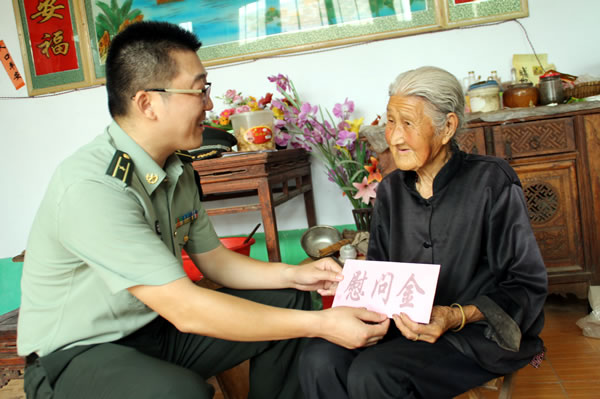子弟兵慰问沂蒙红嫂600