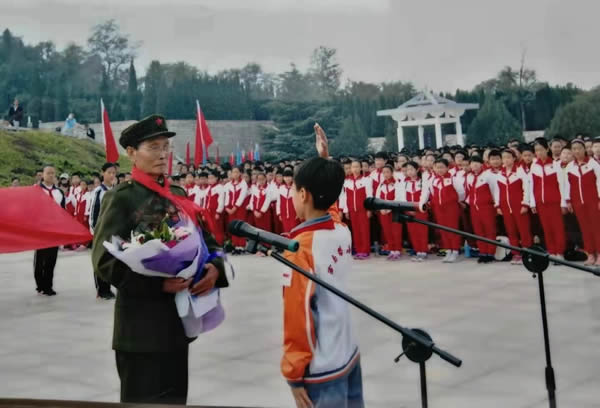 少先队员600