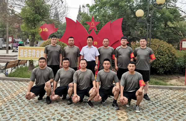 与民兵在一起600