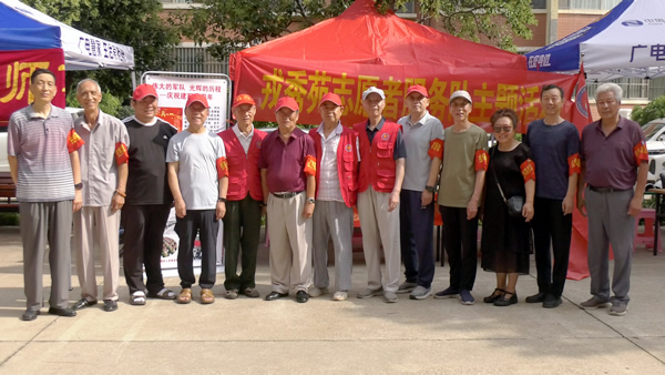 L4240006.MP4志愿队合影修 L4240006.MP4志愿队合影修